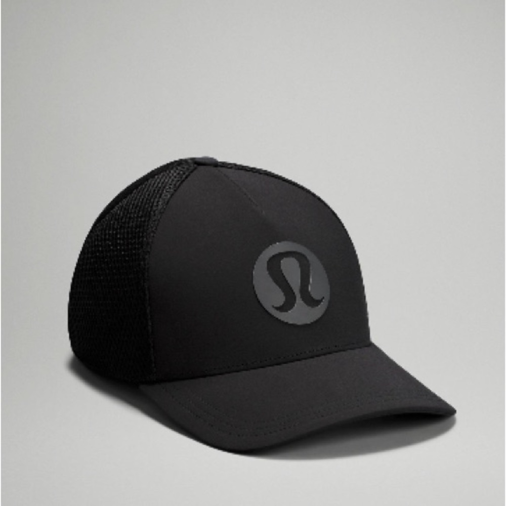 Black Lululemon trucker hat 🧢